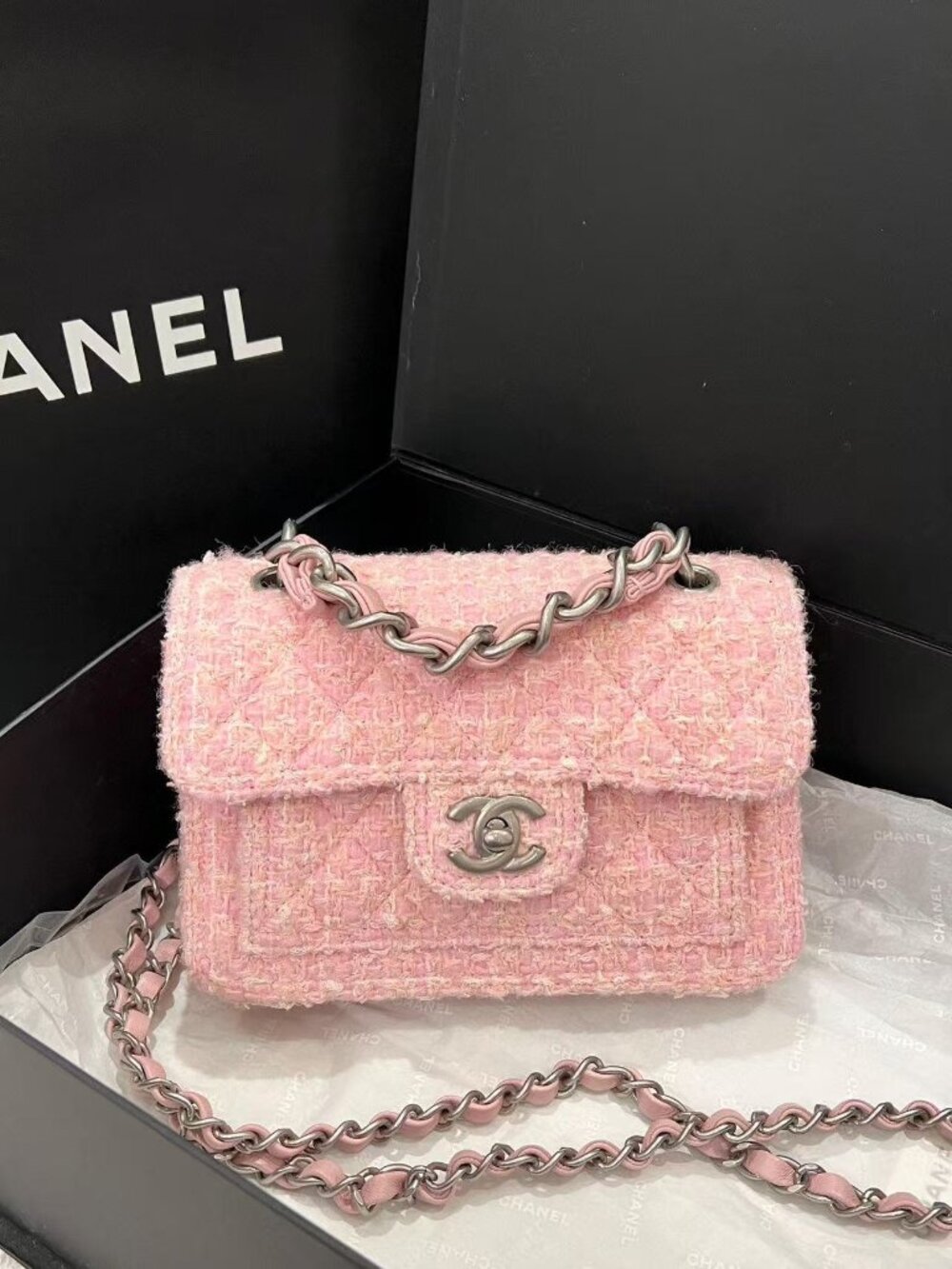 Classic CHANEL bag: A Stylish and Versatile Choice for Elegance